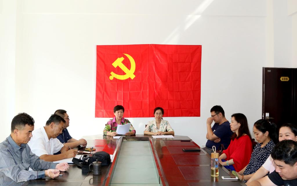 教工支部召开换届选举大会,闫永丽做工作报告