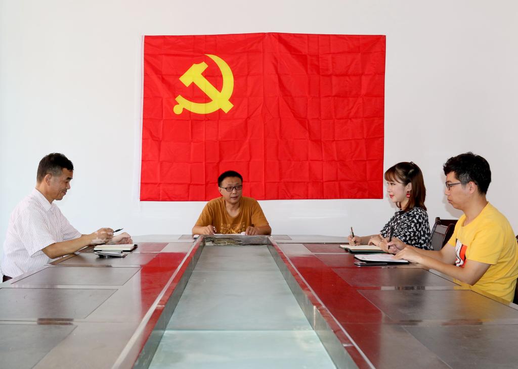 员工支部召开第一届委员会,李海威当选书记