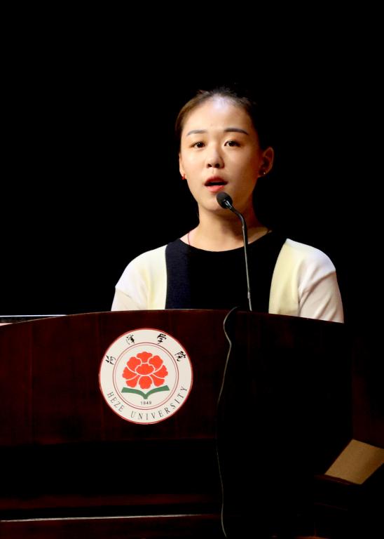 14级李云潇代表在校生发言